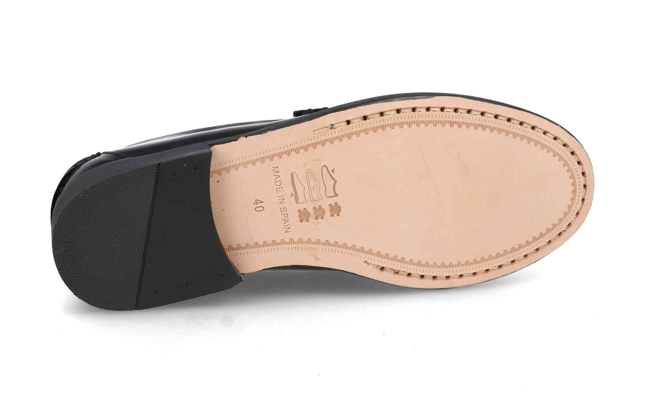 Mocasines de piel para hombre modelo 1013 en colores negro y burdeos de alta calidad.