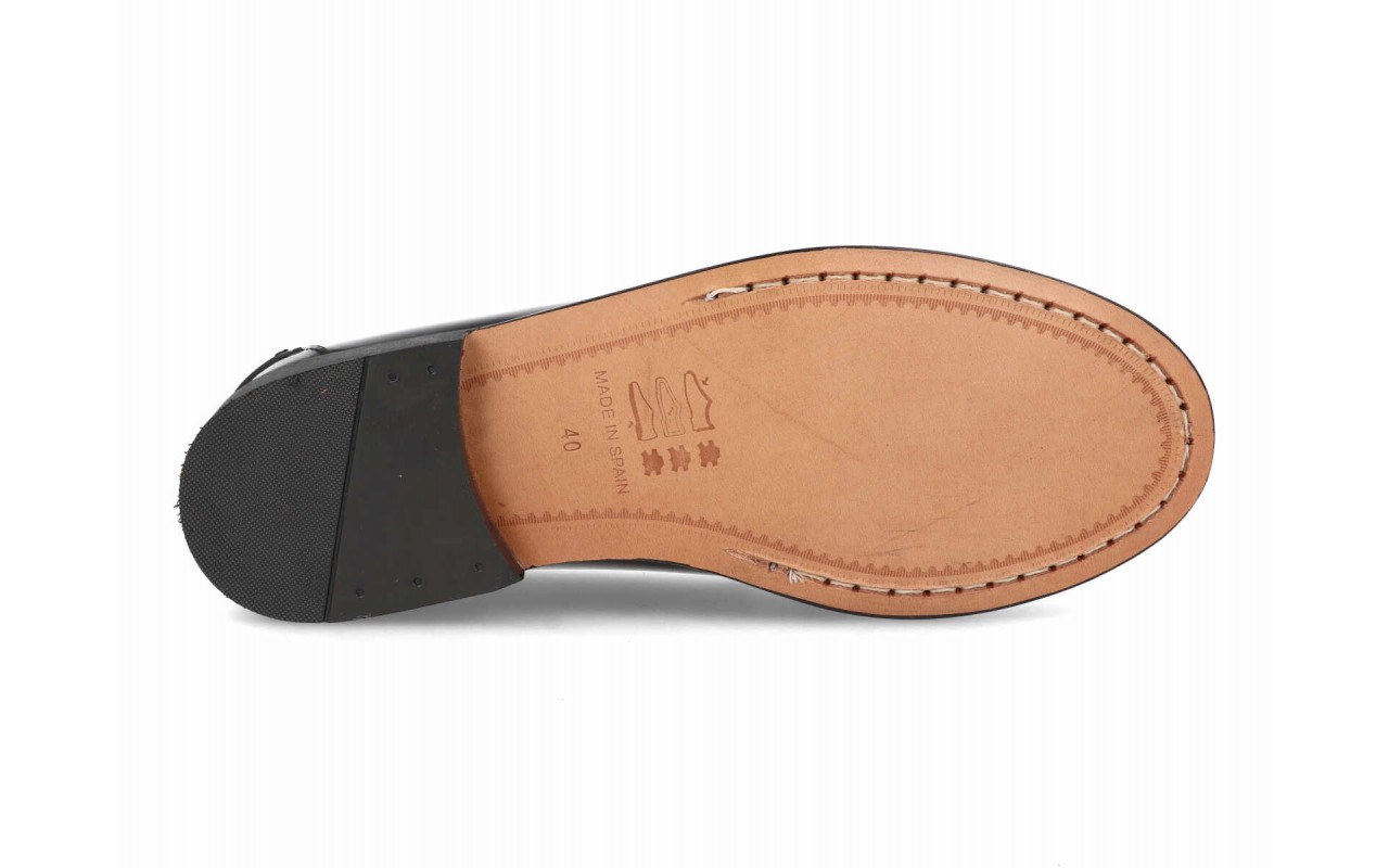 Mocasines de piel con borlas para hombre modelo 1014 en colores negro y burdeos.