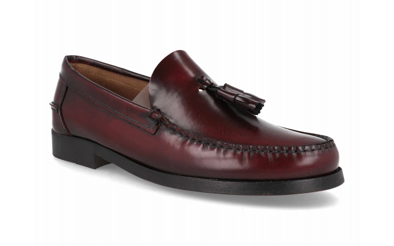 Mocasines de piel con borlas para hombre modelo 1014 en colores negro y burdeos.