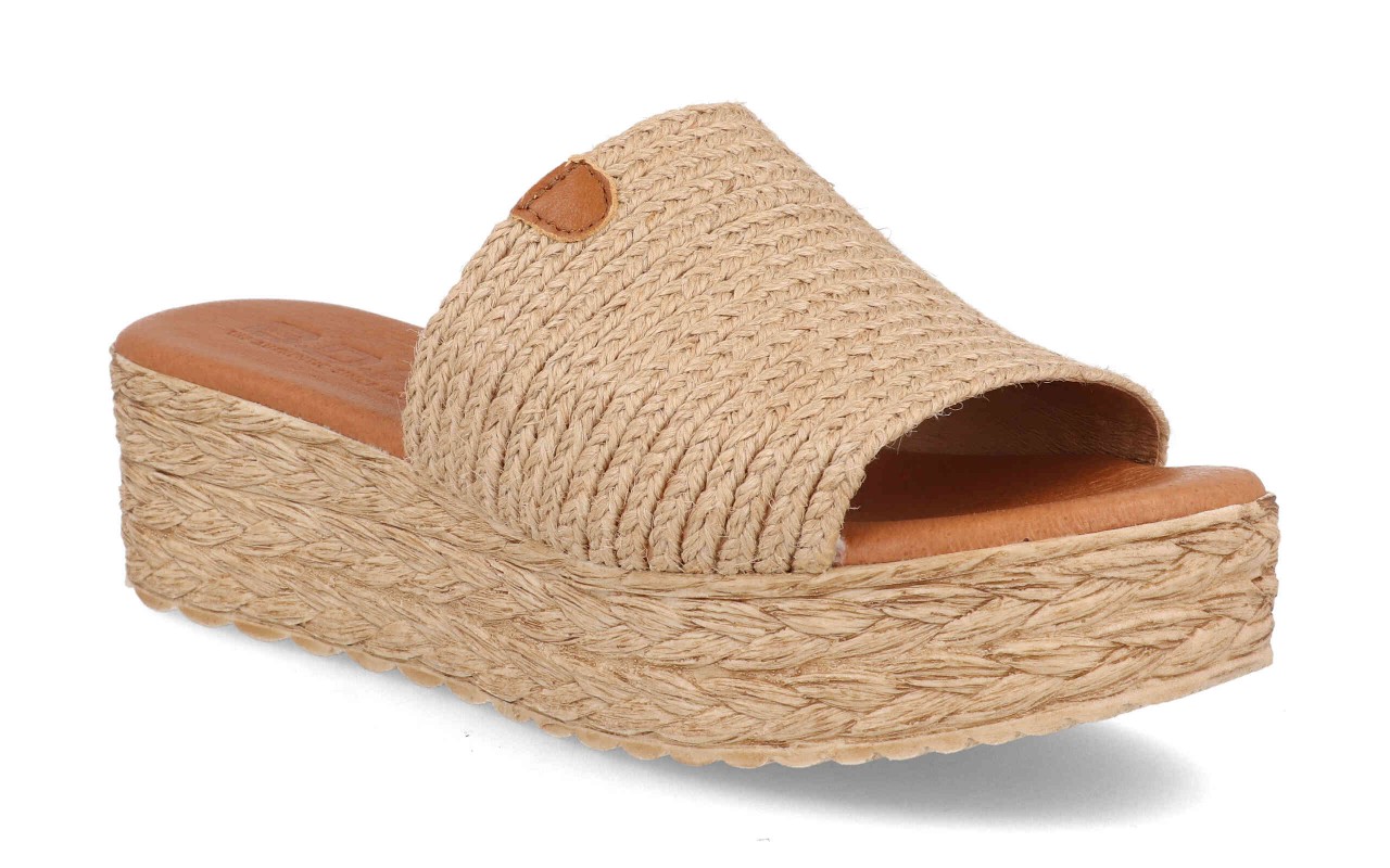 Sandalia de cuña tipo zueco para mujer modelo 210 con pala ancha de yute trenzado en color marrón natural.