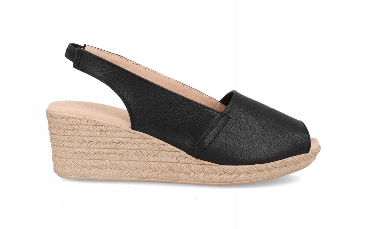 Sandalias de cuña para mujer tipo abarca modelo 300 de la marca Digo Digo en colores blanco, negro, platino metalizado, rojo y azul marino.