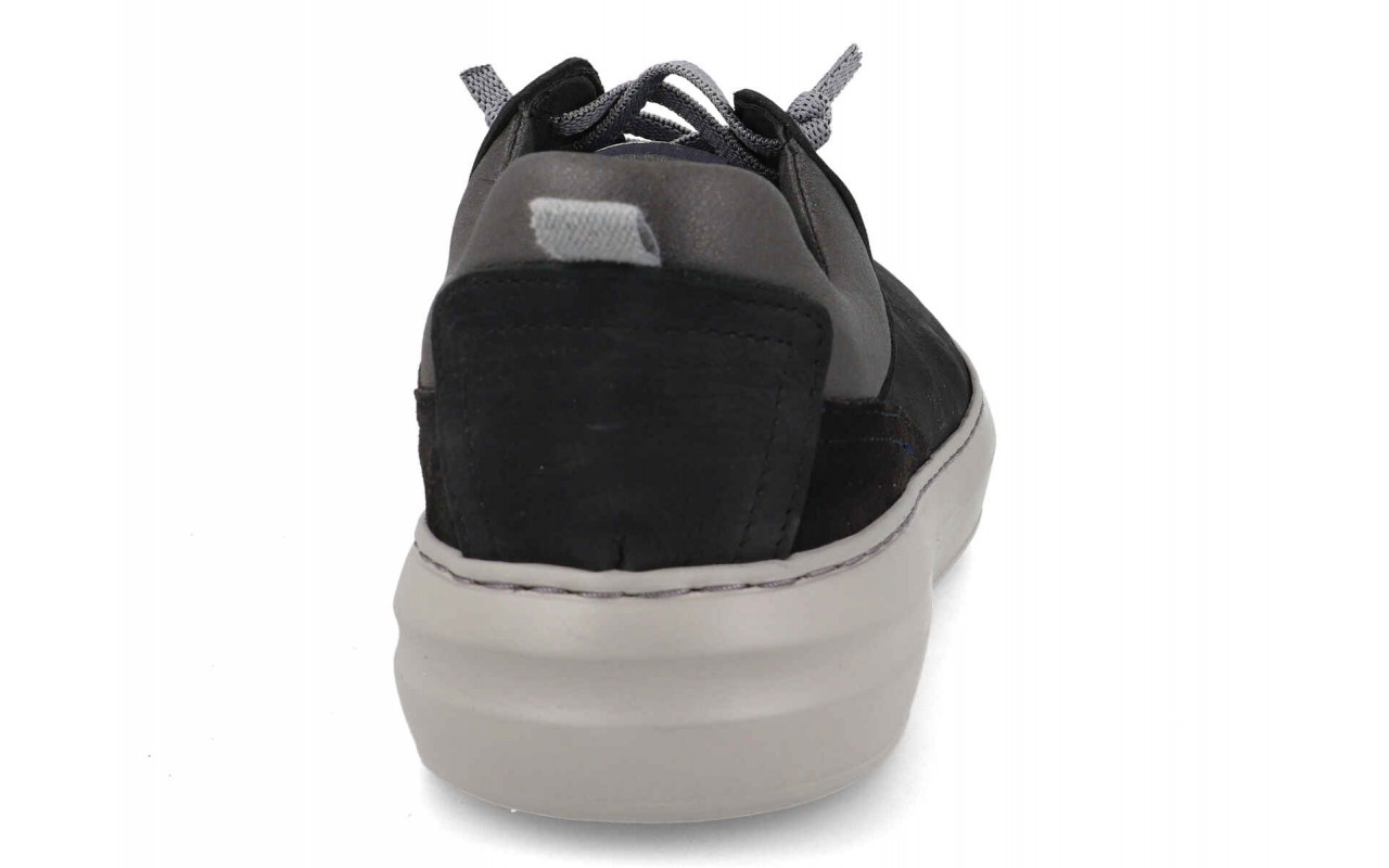 Mocasín de piel para hombre modelo 4143 disponible en varios colores (negro, marino, rojo, amarillo).