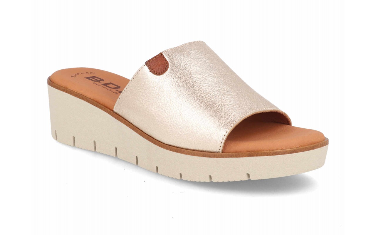 Colección de sandalias tipo pala con cuña para mujer modelo 6001 en cinco colores diferentes.