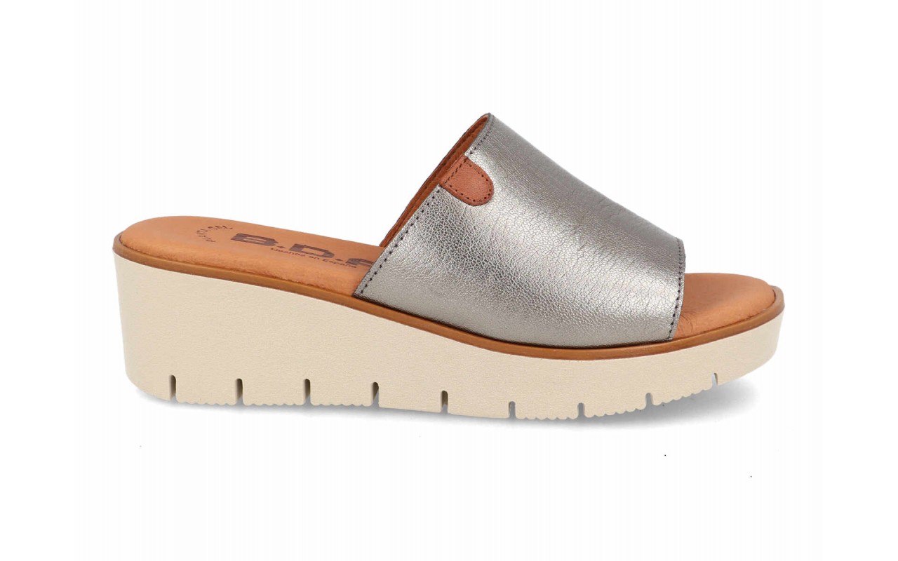 Colección de sandalias tipo pala con cuña para mujer modelo 6001 en cinco colores diferentes.