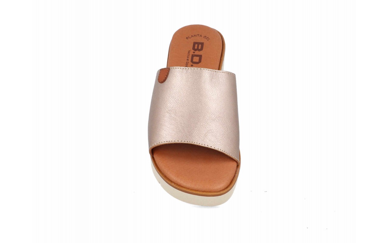 Colección de sandalias tipo pala con cuña para mujer modelo 6001 en cinco colores diferentes.