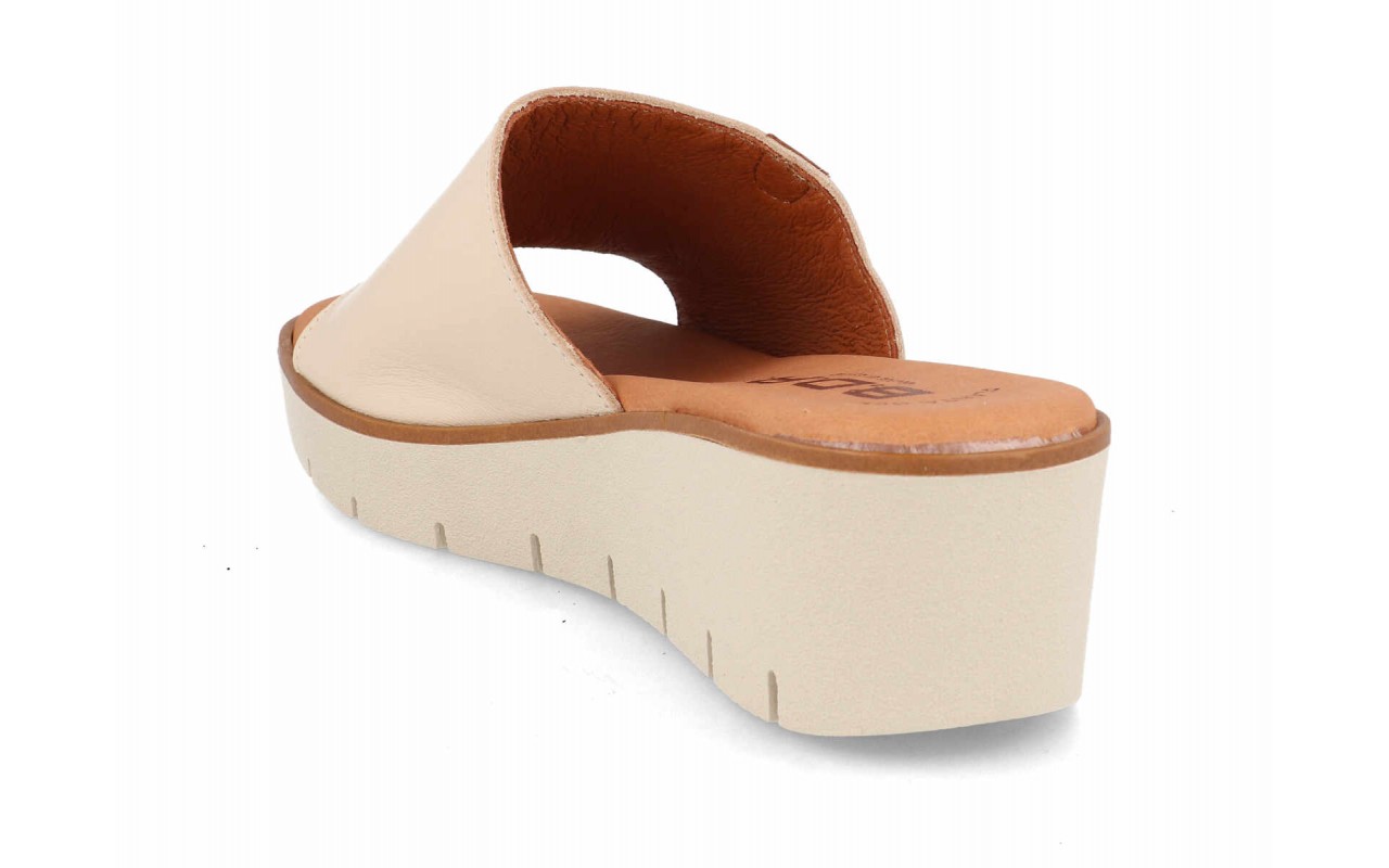 Colección de sandalias tipo pala con cuña para mujer modelo 6001 en cinco colores diferentes.