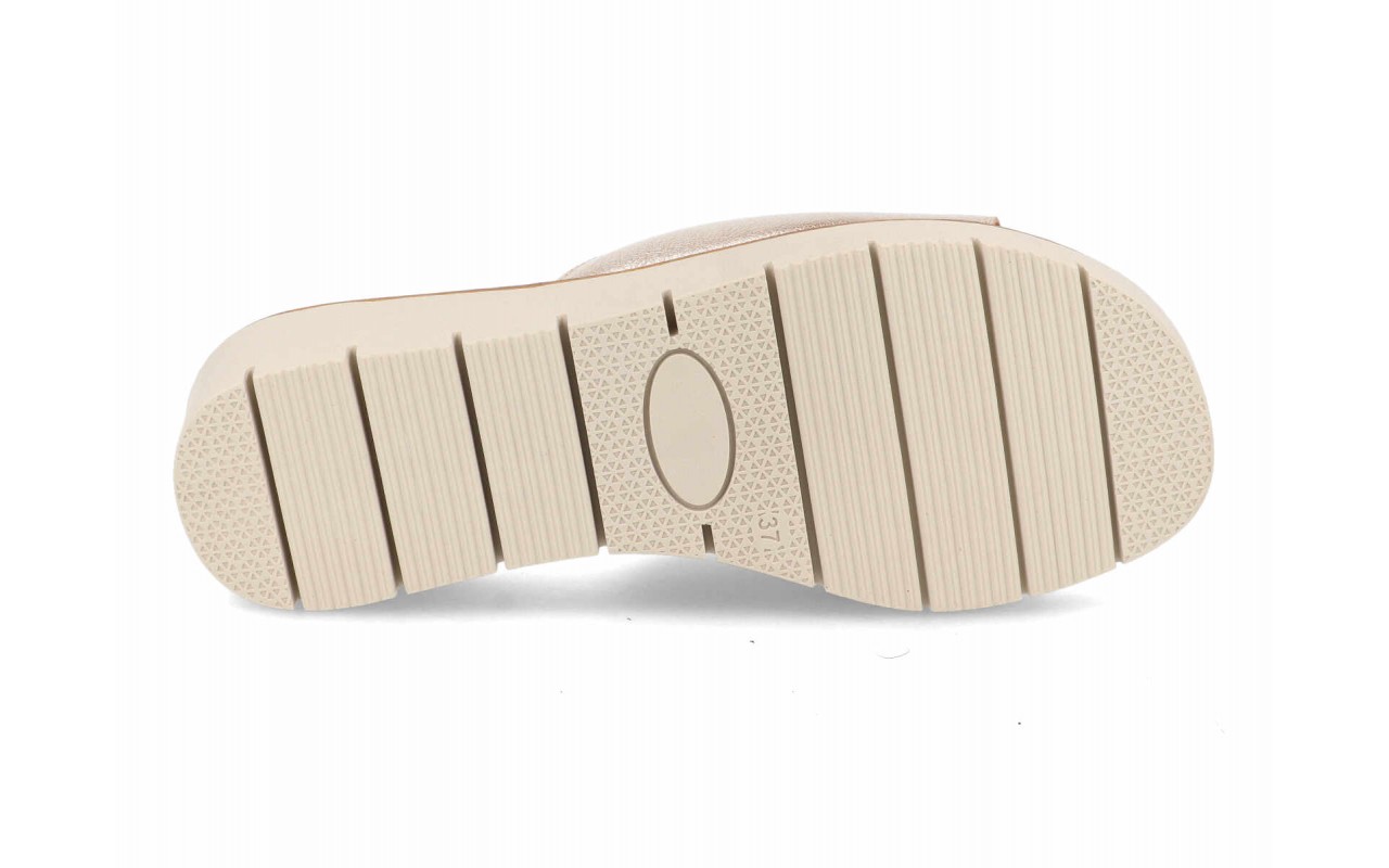 Colección de sandalias tipo pala con cuña para mujer modelo 6001 en cinco colores diferentes.