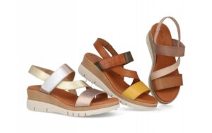 Colección de sandalias de cuña para mujer modelo 5470 en acabados platino metalizado, cuero con mostaza y tonos marrones