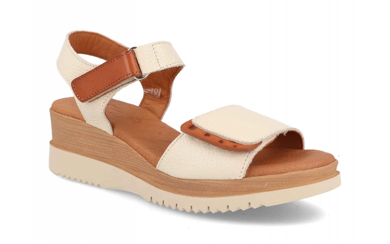 Sandalias de cuña para mujer modelo 8001 en color blanco con detalles en color cuero y suela dentada.