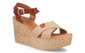 Sandalias de cuña para mujer modelo RA26 en color marrón con plataforma de textura trenzada.